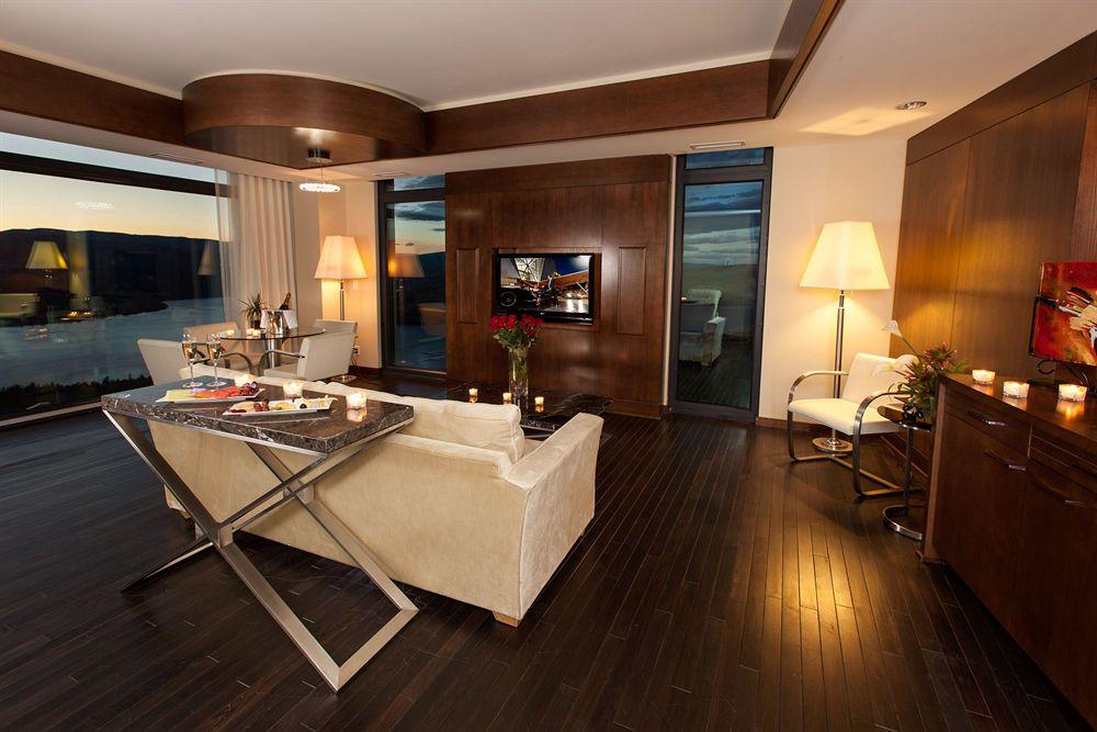 Sparkling Hill Resort And Spa - Adults-Only Resort Vernon Esterno foto
