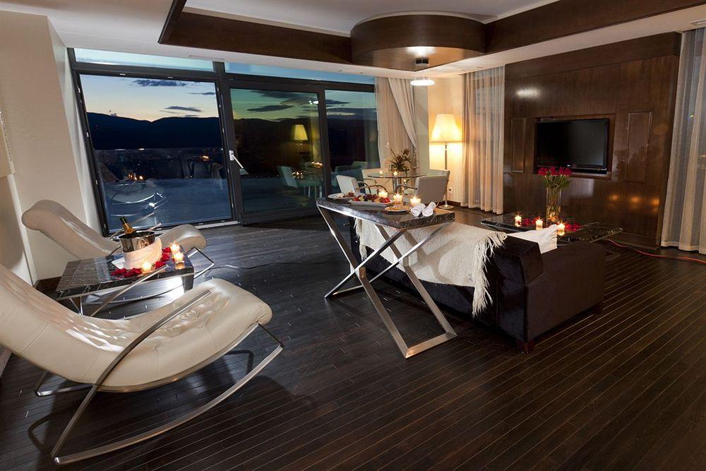Sparkling Hill Resort And Spa - Adults-Only Resort Vernon Esterno foto