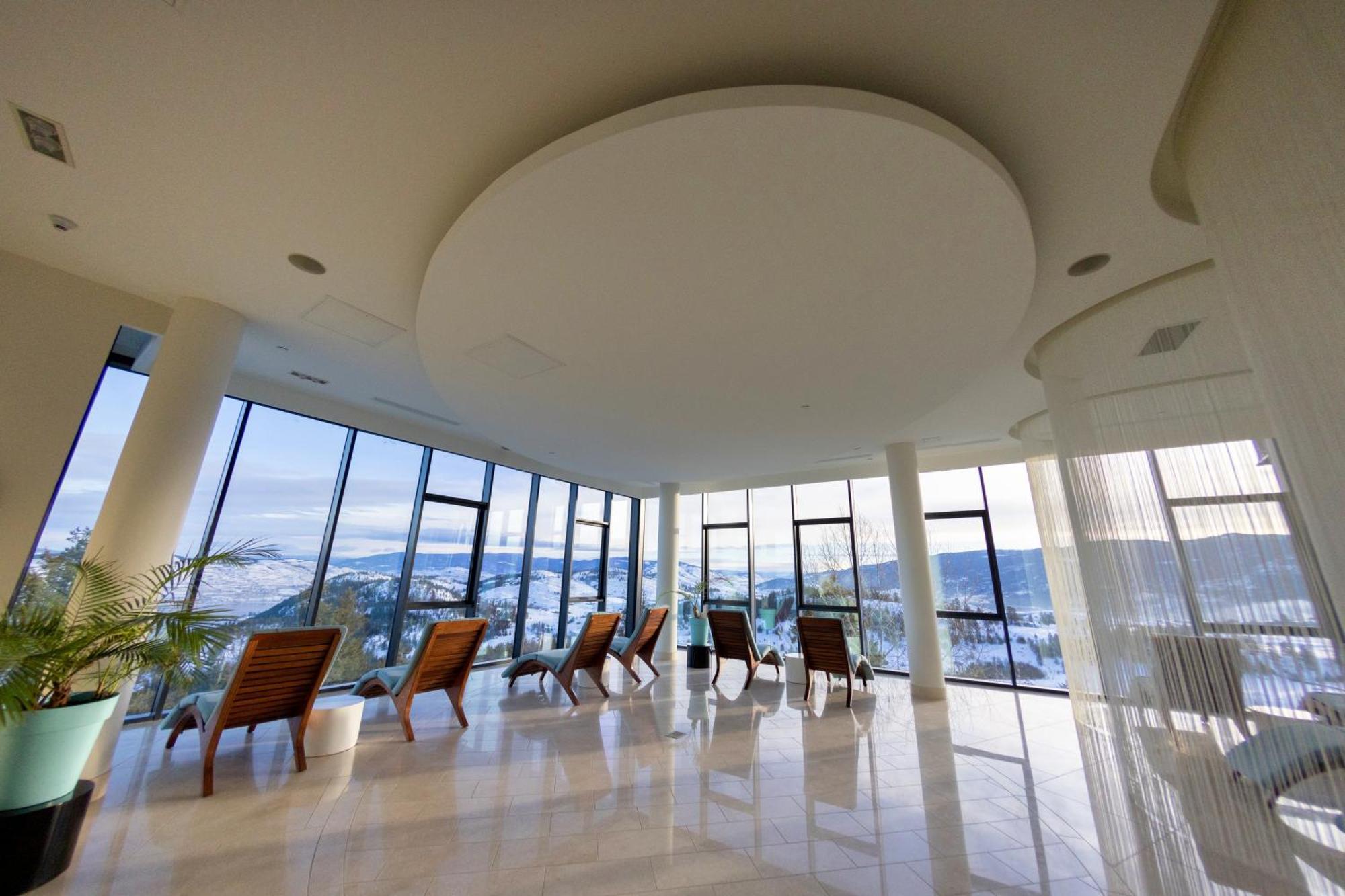 Sparkling Hill Resort And Spa - Adults-Only Resort Vernon Esterno foto