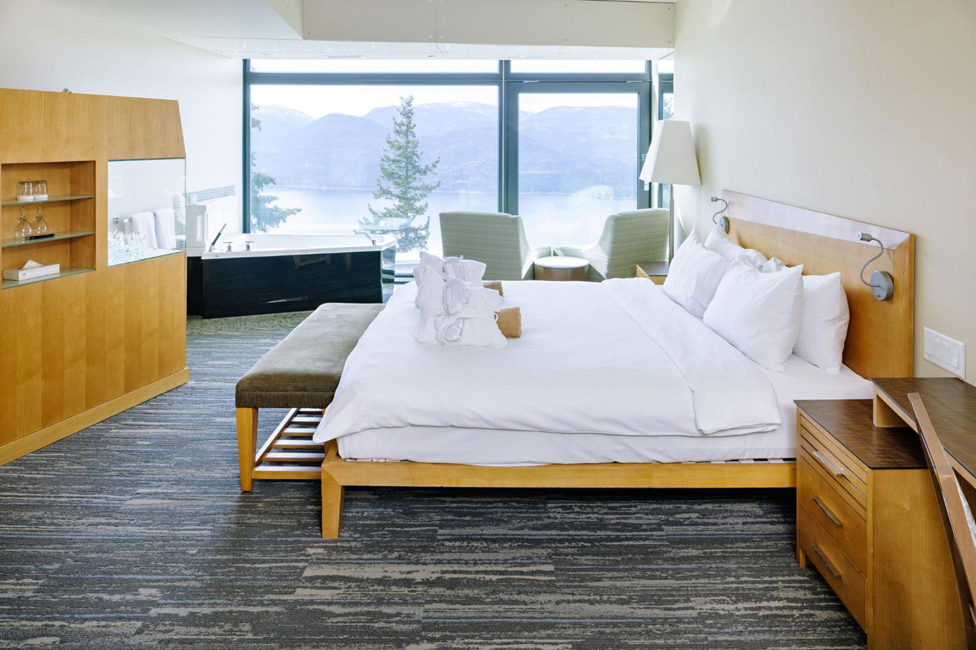 Sparkling Hill Resort And Spa - Adults-Only Resort Vernon Esterno foto