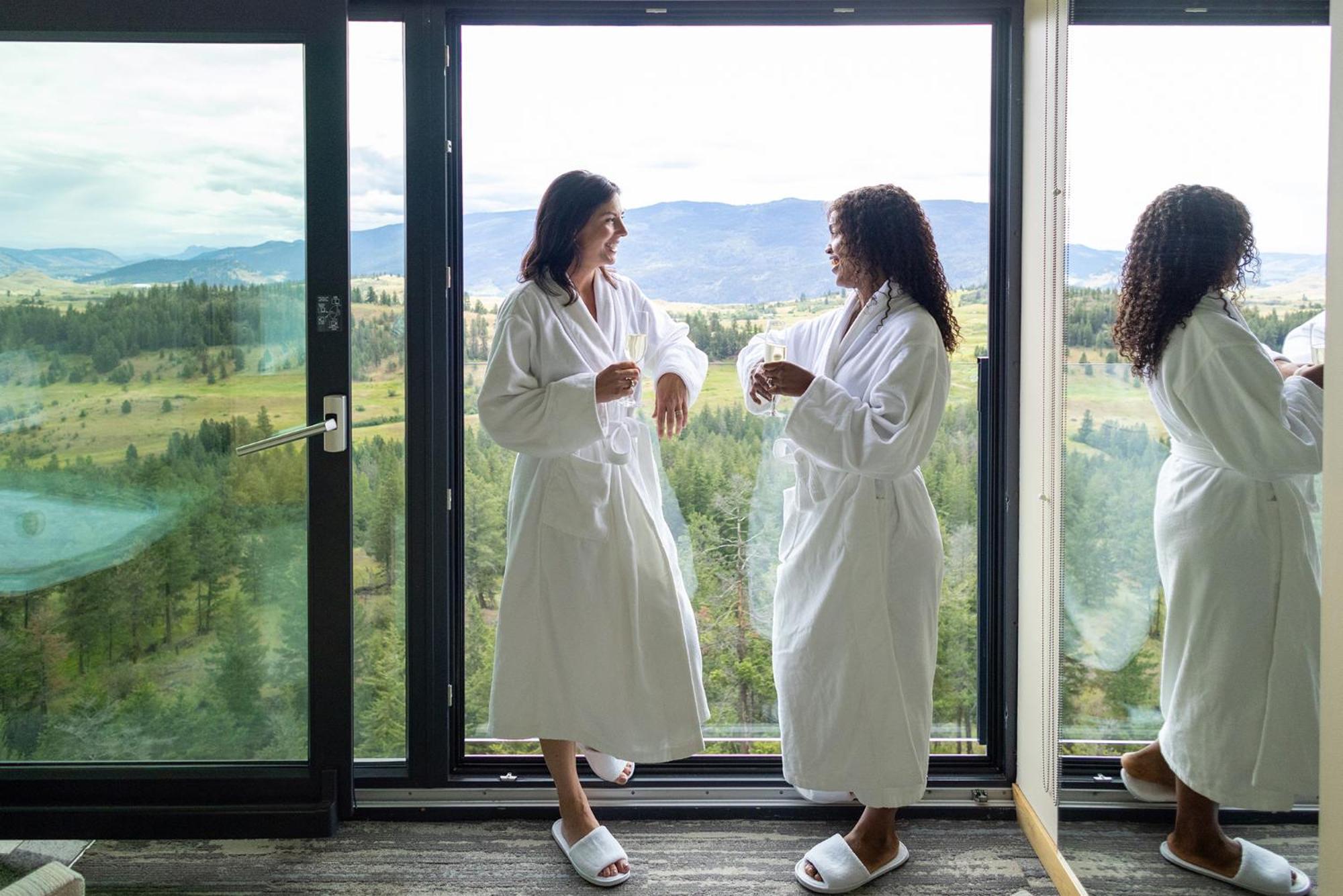 Sparkling Hill Resort And Spa - Adults-Only Resort Vernon Esterno foto
