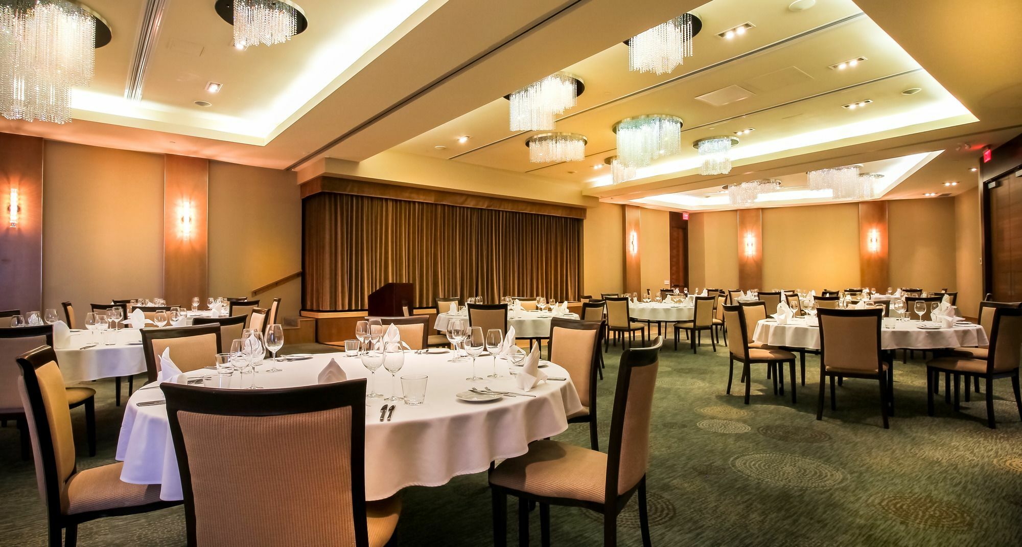 Sparkling Hill Resort And Spa - Adults-Only Resort Vernon Esterno foto