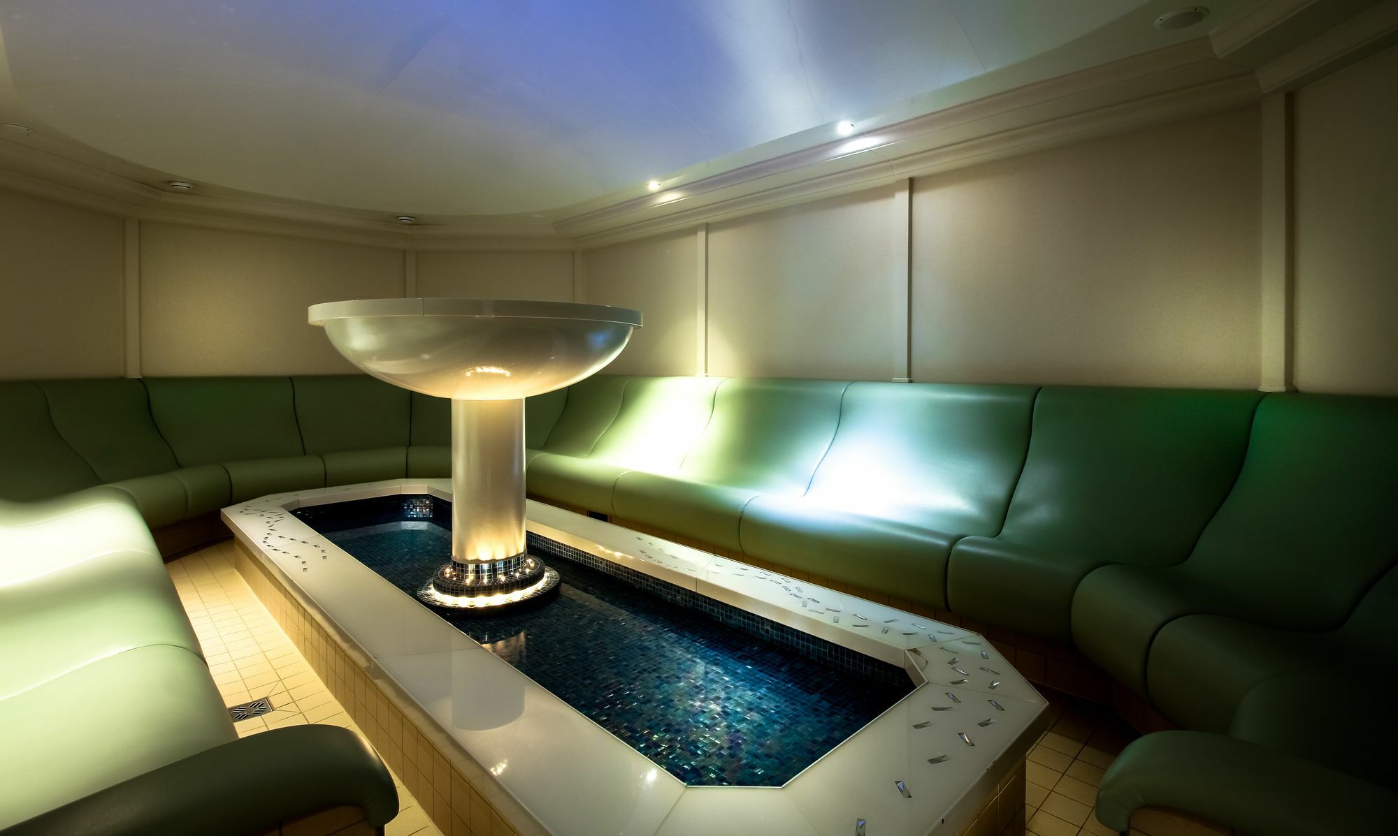 Sparkling Hill Resort And Spa - Adults-Only Resort Vernon Esterno foto